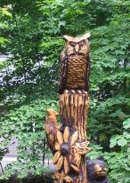 On site stump carving , chainsaw carving